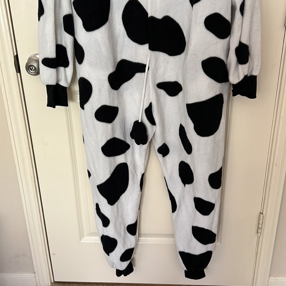 Funziez! Cow print onesie for men and women - Picture 6 of 9